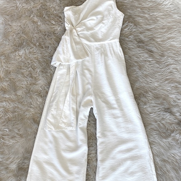 C/Meo Collective Show Them the Shoulder Jumpsuit - Picture 8 of 16